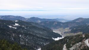 Dieses Bild zeigt eine Webcam-Aufnahme vom Achertal, aufgenommen am Sonntag, den 23.11.2025 um 12:00 Uhr. Die Temperatur betrug -1.1°C.