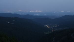 Dieses Bild zeigt eine Webcam-Aufnahme vom Achertal, aufgenommen am Samstag, den 14.06.2025 um 04:30 Uhr. Die Temperatur betrug 23.8°C.