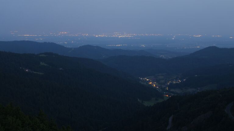 Dieses Bild zeigt eine Webcam-Aufnahme vom Achertal, aufgenommen am Samstag, den 14.06.2025 um 04:30 Uhr. Die Temperatur betrug 23.8°C.