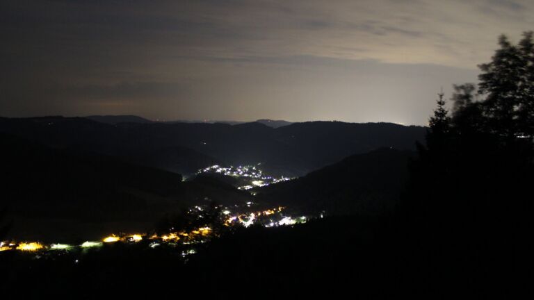 Dieses Bild zeigt eine Webcam-Aufnahme vom Achertal, aufgenommen am Mittwoch, den 15.07.2026 um 03:00 Uhr. Die Temperatur betrug 22.2°C.