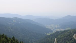 Dieses Bild zeigt eine Webcam-Aufnahme vom Achertal, aufgenommen am Freitag, den 13.06.2025 um 16:10 Uhr. Die Temperatur betrug 29.2°C.