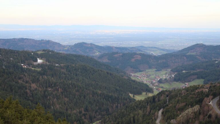 Dieses Bild zeigt eine Webcam-Aufnahme vom Achertal, aufgenommen am Sonntag, den 05.04.2026 um 07:50 Uhr. Die Temperatur betrug 9.5°C.