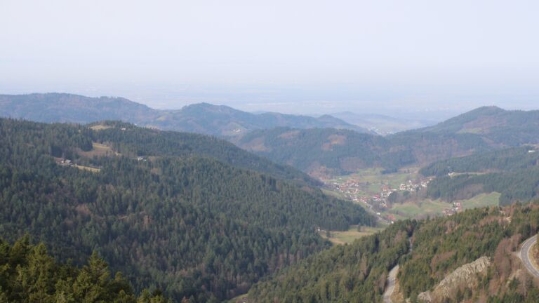 Dieses Bild zeigt eine Webcam-Aufnahme vom Achertal, aufgenommen am Freitag, den 06.03.2026 um 09:40 Uhr. Die Temperatur betrug 14.1°C.