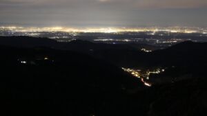 Dieses Bild zeigt eine Webcam-Aufnahme vom Achertal, aufgenommen am Freitag, den 31.10.2025 um 21:30 Uhr. Die Temperatur betrug 10.9°C.