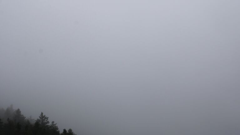 Dieses Bild zeigt eine Webcam-Aufnahme vom Achertal, aufgenommen am Dienstag, den 14.04.2026 um 13:20 Uhr. Die Temperatur betrug 4.6°C.