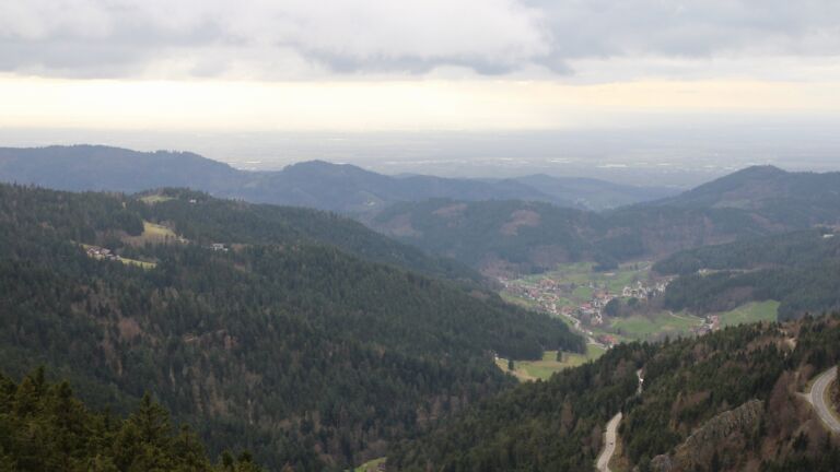 Dieses Bild zeigt eine Webcam-Aufnahme vom Achertal, aufgenommen am Dienstag, den 17.03.2026 um 16:20 Uhr. Die Temperatur betrug 4.3°C.