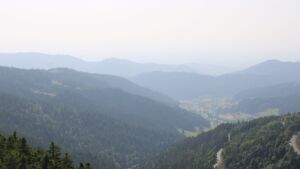 Dieses Bild zeigt eine Webcam-Aufnahme vom Achertal, aufgenommen am Freitag, den 13.06.2025 um 17:00 Uhr. Die Temperatur betrug 28.2°C.