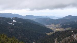 Dieses Bild zeigt eine Webcam-Aufnahme vom Achertal, aufgenommen am Sonntag, den 01.02.2026 um 14:10 Uhr. Die Temperatur betrug 4.1°C.