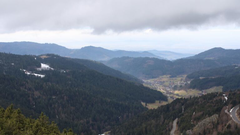 Dieses Bild zeigt eine Webcam-Aufnahme vom Achertal, aufgenommen am Sonntag, den 01.02.2026 um 14:10 Uhr. Die Temperatur betrug 4.1°C.