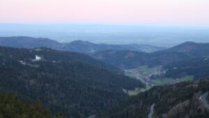 Dieses Bild zeigt eine Webcam-Aufnahme vom Achertal, aufgenommen am Sonntag, den 05.04.2026 um 07:00 Uhr. Die Temperatur betrug 9.6°C.