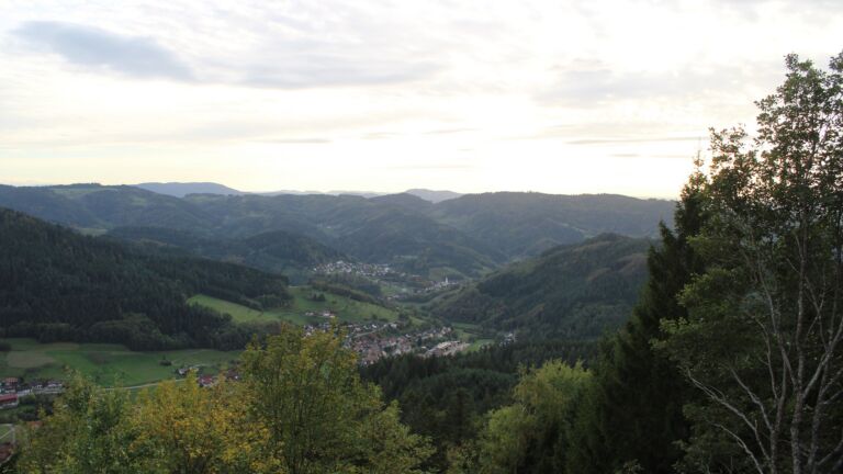 Dieses Bild zeigt eine Webcam-Aufnahme vom Achertal, aufgenommen am Donnerstag, den 22.10.2026 um 17:10 Uhr. Die Temperatur betrug 8.6°C.