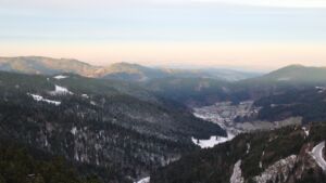 Dieses Bild zeigt eine Webcam-Aufnahme vom Achertal, aufgenommen am Sonntag, den 23.11.2025 um 08:20 Uhr. Die Temperatur betrug -1.5°C.