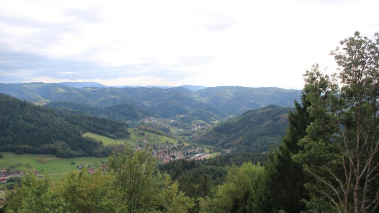 Dieses Bild zeigt eine Webcam-Aufnahme vom Achertal, aufgenommen am Freitag, den 18.09.2026 um 17:00 Uhr. Die Temperatur betrug 15°C.