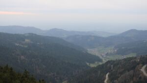 Dieses Bild zeigt eine Webcam-Aufnahme vom Achertal, aufgenommen am Freitag, den 10.04.2026 um 18:40 Uhr. Die Temperatur betrug 6.8°C.