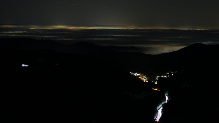 Dieses Bild zeigt eine Webcam-Aufnahme vom Achertal, aufgenommen am Samstag, den 22.11.2025 um 05:30 Uhr. Die Temperatur betrug -4.9°C.