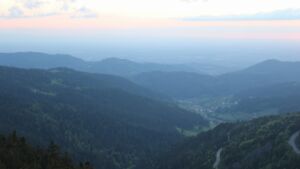 Dieses Bild zeigt eine Webcam-Aufnahme vom Achertal, aufgenommen am Freitag, den 08.05.2026 um 20:50 Uhr. Die Temperatur betrug 10°C.