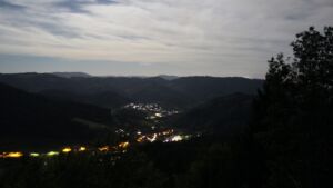 Dieses Bild zeigt eine Webcam-Aufnahme vom Achertal, aufgenommen am Donnerstag, den 24.09.2026 um 01:00 Uhr. Die Temperatur betrug 14.9°C.