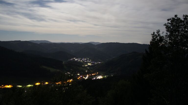 Dieses Bild zeigt eine Webcam-Aufnahme vom Achertal, aufgenommen am Donnerstag, den 24.09.2026 um 01:00 Uhr. Die Temperatur betrug 14.9°C.