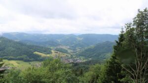 Dieses Bild zeigt eine Webcam-Aufnahme vom Achertal, aufgenommen am Dienstag, den 09.06.2026 um 13:10 Uhr. Die Temperatur betrug 12.2°C.