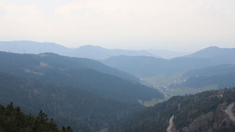 Dieses Bild zeigt eine Webcam-Aufnahme vom Achertal, aufgenommen am Samstag, den 21.03.2026 um 15:20 Uhr. Die Temperatur betrug 6.9°C.