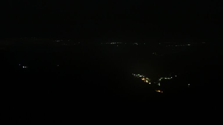 Dieses Bild zeigt eine Webcam-Aufnahme vom Achertal, aufgenommen am Dienstag, den 02.09.2025 um 04:50 Uhr. Die Temperatur betrug 9.7°C.