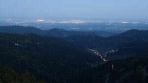 Dieses Bild zeigt eine Webcam-Aufnahme vom Achertal, aufgenommen am Montag, den 27.04.2026 um 05:30 Uhr. Die Temperatur betrug 10.2°C.