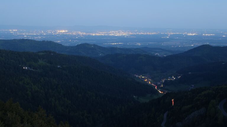 Dieses Bild zeigt eine Webcam-Aufnahme vom Achertal, aufgenommen am Montag, den 27.04.2026 um 05:30 Uhr. Die Temperatur betrug 10.2°C.