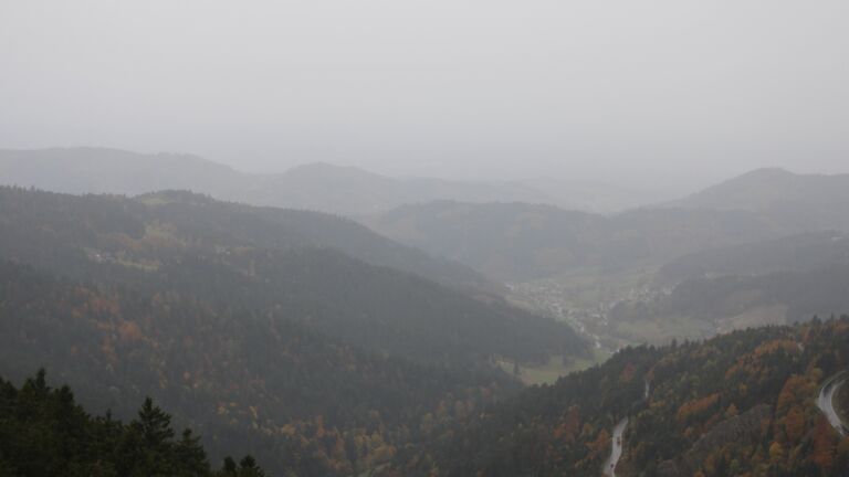 Dieses Bild zeigt eine Webcam-Aufnahme vom Achertal, aufgenommen am Montag, den 20.10.2025 um 09:50 Uhr. Die Temperatur betrug 8.4°C.