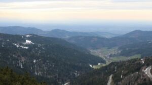 Dieses Bild zeigt eine Webcam-Aufnahme vom Achertal, aufgenommen am Freitag, den 03.04.2026 um 18:00 Uhr. Die Temperatur betrug 6.4°C.