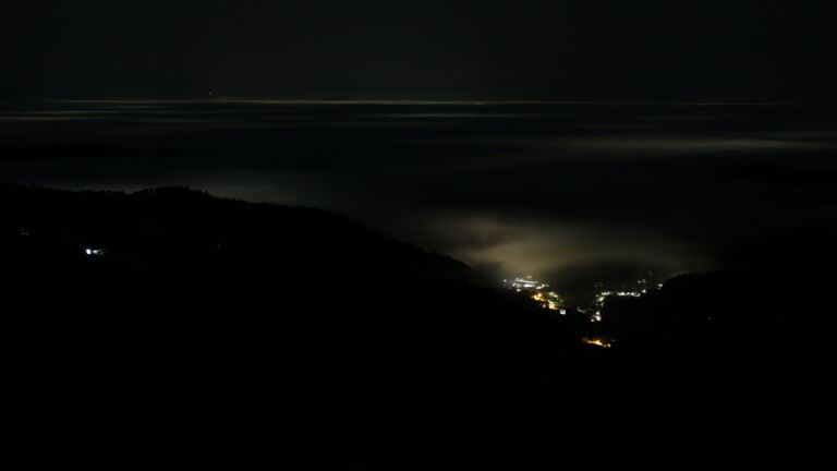 Dieses Bild zeigt eine Webcam-Aufnahme vom Achertal, aufgenommen am Montag, den 19.01.2026 um 03:30 Uhr. Die Temperatur betrug 4.3°C.