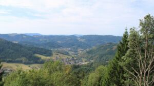 Dieses Bild zeigt eine Webcam-Aufnahme vom Achertal, aufgenommen am Montag, den 24.08.2026 um 12:10 Uhr. Die Temperatur betrug 20.3°C.