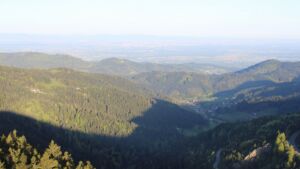 Dieses Bild zeigt eine Webcam-Aufnahme vom Achertal, aufgenommen am Montag, den 27.04.2026 um 07:20 Uhr. Die Temperatur betrug 14.4°C.