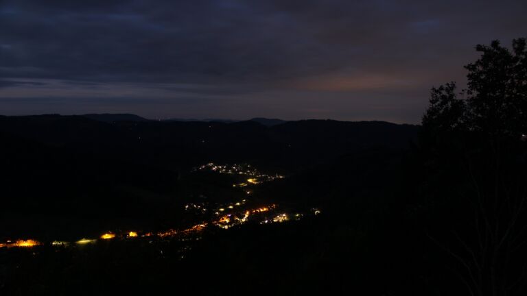 Dieses Bild zeigt eine Webcam-Aufnahme vom Achertal, aufgenommen am Sonntag, den 04.10.2026 um 06:40 Uhr. Die Temperatur betrug 15.9°C.