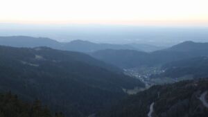 Dieses Bild zeigt eine Webcam-Aufnahme vom Achertal, aufgenommen am Montag, den 02.03.2026 um 18:20 Uhr. Die Temperatur betrug 7.8°C.