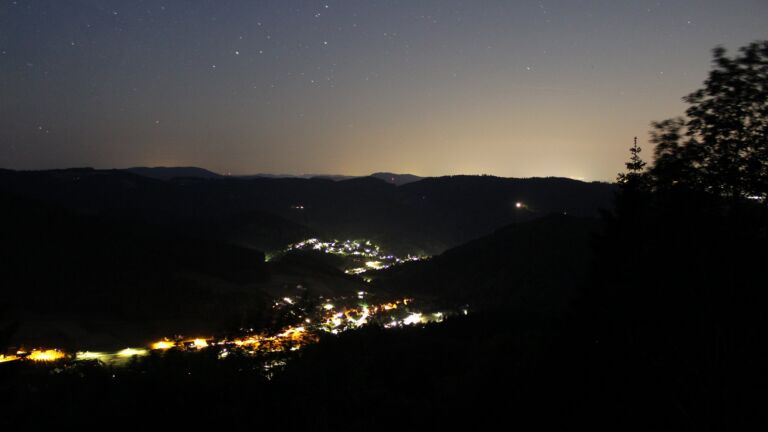 Dieses Bild zeigt eine Webcam-Aufnahme vom Achertal, aufgenommen am Donnerstag, den 28.05.2026 um 03:40 Uhr. Die Temperatur betrug 16.8°C.