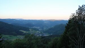 Dieses Bild zeigt eine Webcam-Aufnahme vom Achertal, aufgenommen am Montag, den 15.06.2026 um 05:50 Uhr. Die Temperatur betrug 10°C.