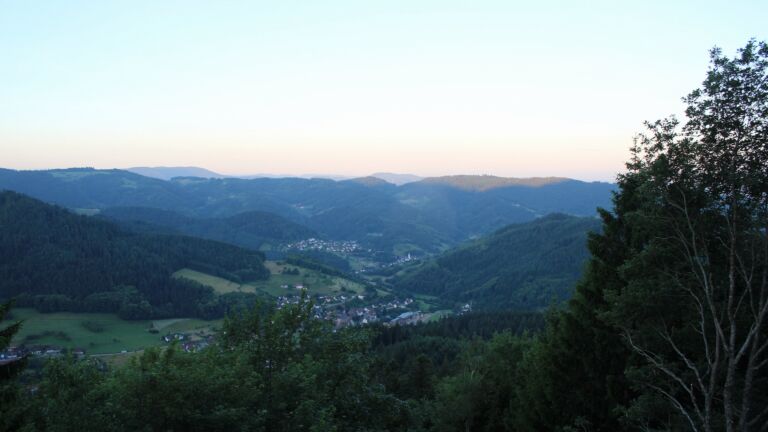 Dieses Bild zeigt eine Webcam-Aufnahme vom Achertal, aufgenommen am Montag, den 15.06.2026 um 05:50 Uhr. Die Temperatur betrug 10°C.