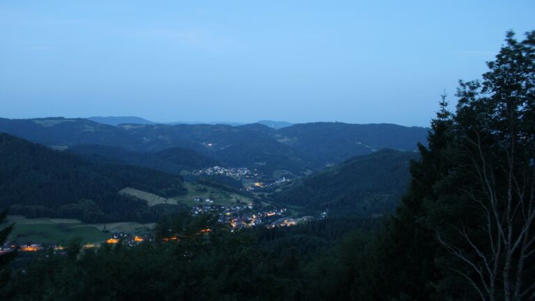 Dieses Bild zeigt eine Webcam-Aufnahme vom Achertal, aufgenommen am Sonntag, den 28.06.2026 um 04:40 Uhr. Die Temperatur betrug 28.1°C.