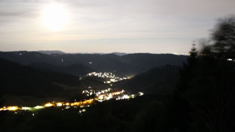 Dieses Bild zeigt eine Webcam-Aufnahme vom Achertal, aufgenommen am Freitag, den 24.07.2026 um 23:30 Uhr. Die Temperatur betrug 19.9°C.