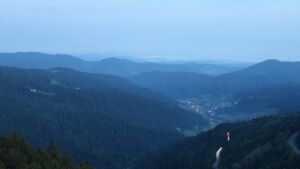 Dieses Bild zeigt eine Webcam-Aufnahme vom Achertal, aufgenommen am Freitag, den 08.05.2026 um 05:20 Uhr. Die Temperatur betrug 5.2°C.