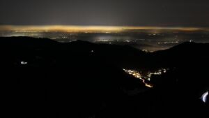 Dieses Bild zeigt eine Webcam-Aufnahme vom Achertal, aufgenommen am Samstag, den 22.11.2025 um 23:30 Uhr. Die Temperatur betrug -4.1°C.