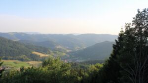 Dieses Bild zeigt eine Webcam-Aufnahme vom Achertal, aufgenommen am Donnerstag, den 25.06.2026 um 20:10 Uhr. Die Temperatur betrug 33.3°C.