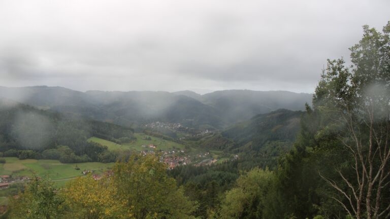 Dieses Bild zeigt eine Webcam-Aufnahme vom Achertal, aufgenommen am Samstag, den 24.10.2026 um 10:30 Uhr. Die Temperatur betrug 3.6°C.