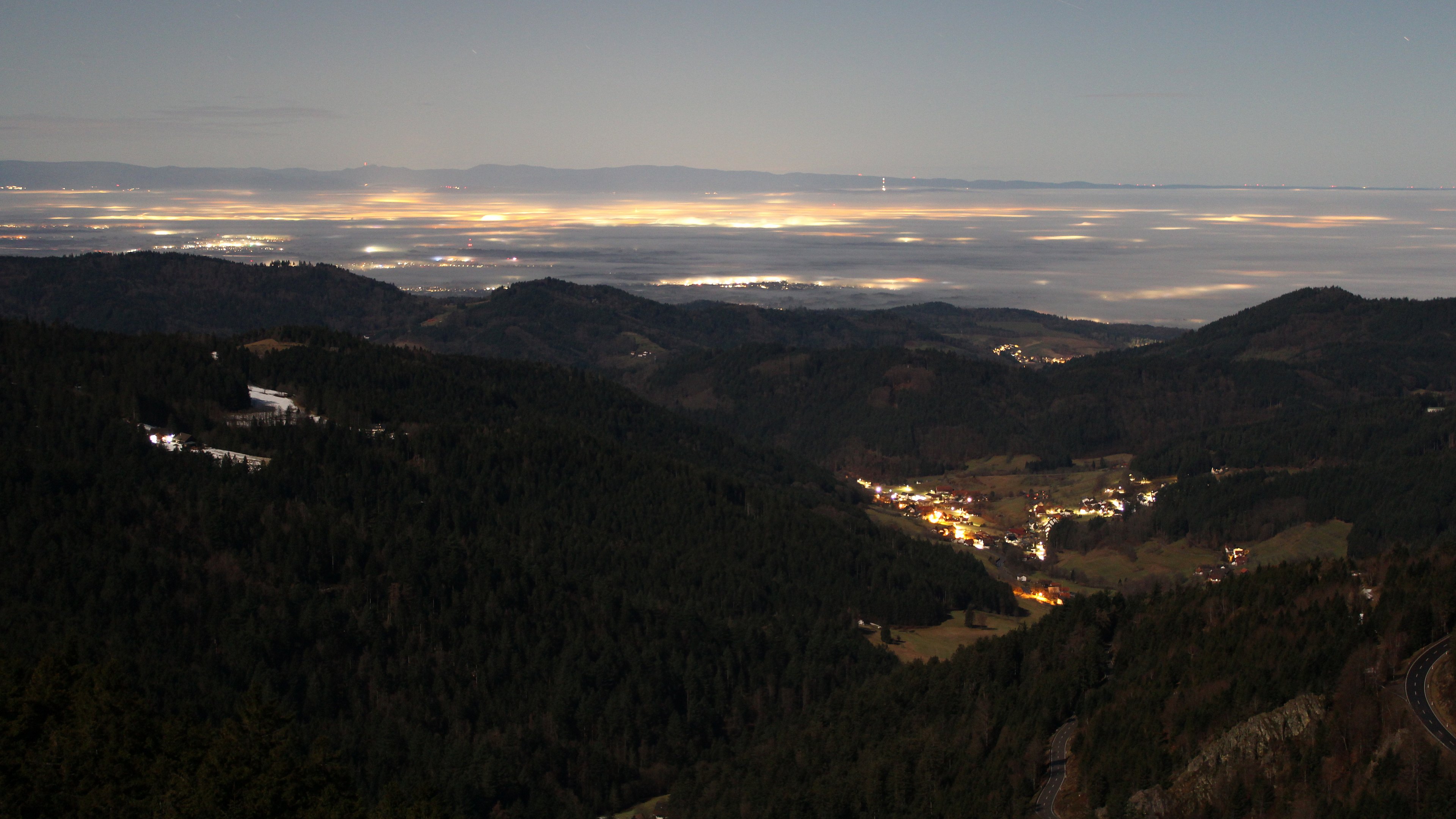 Dieses Bild zeigt eine Webcam-Aufnahme vom Achertal, aufgenommen am Mittwoch, den 04.02.2026 um 00:00 Uhr. Die Temperatur betrug 3.4°C.