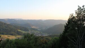 Dieses Bild zeigt eine Webcam-Aufnahme vom Achertal, aufgenommen am Mittwoch, den 29.07.2026 um 20:30 Uhr. Die Temperatur betrug 30.4°C.