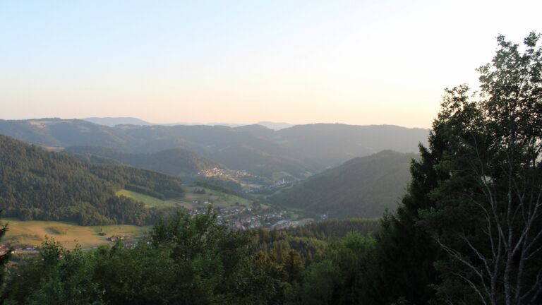 Dieses Bild zeigt eine Webcam-Aufnahme vom Achertal, aufgenommen am Mittwoch, den 29.07.2026 um 20:30 Uhr. Die Temperatur betrug 30.4°C.