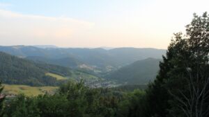Dieses Bild zeigt eine Webcam-Aufnahme vom Achertal, aufgenommen am Samstag, den 18.07.2026 um 20:30 Uhr. Die Temperatur betrug 21.3°C.