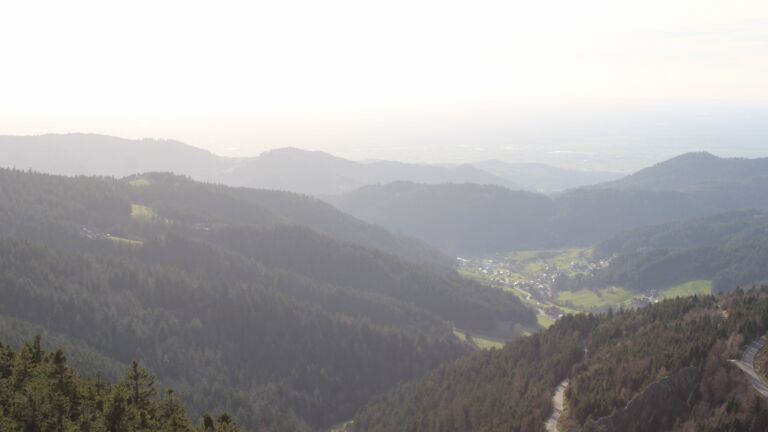 Dieses Bild zeigt eine Webcam-Aufnahme vom Achertal, aufgenommen am Montag, den 06.04.2026 um 18:20 Uhr. Die Temperatur betrug 11.8°C.