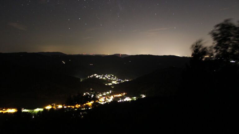 Dieses Bild zeigt eine Webcam-Aufnahme vom Achertal, aufgenommen am Montag, den 07.09.2026 um 23:30 Uhr. Die Temperatur betrug 23.6°C.