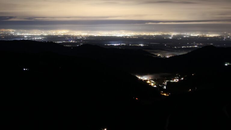 Dieses Bild zeigt eine Webcam-Aufnahme vom Achertal, aufgenommen am Sonntag, den 30.11.2025 um 06:30 Uhr. Die Temperatur betrug 5.1°C.